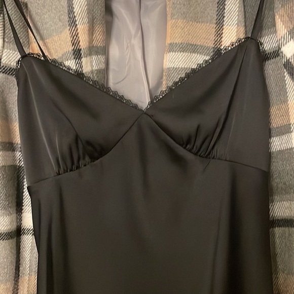 Sundays best slip dress - Picture 2 of 4